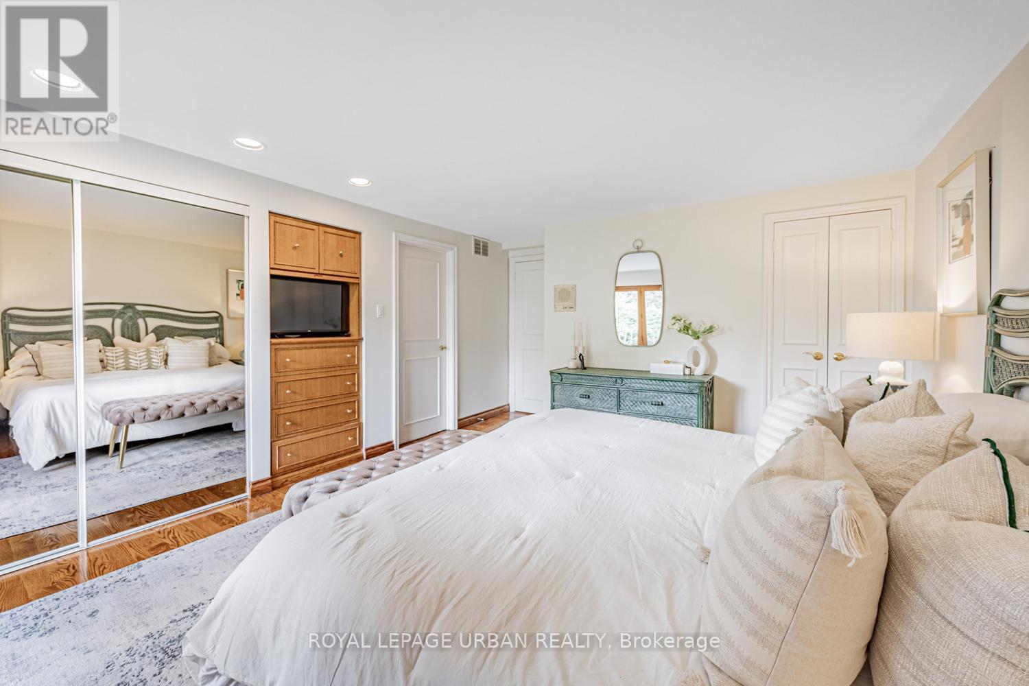 206 Sloane Avenue, Toronto, Ontario  M4A 2C6 - Photo 18 - C12460094
