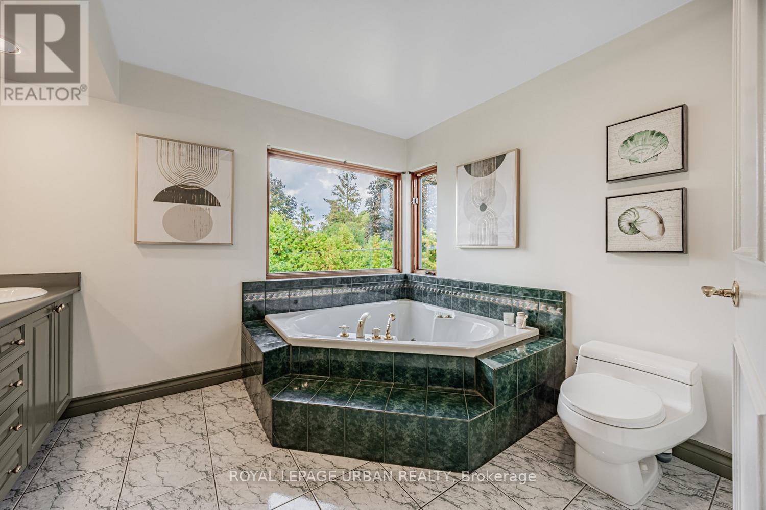 206 Sloane Avenue, Toronto, Ontario  M4A 2C6 - Photo 21 - C12460094
