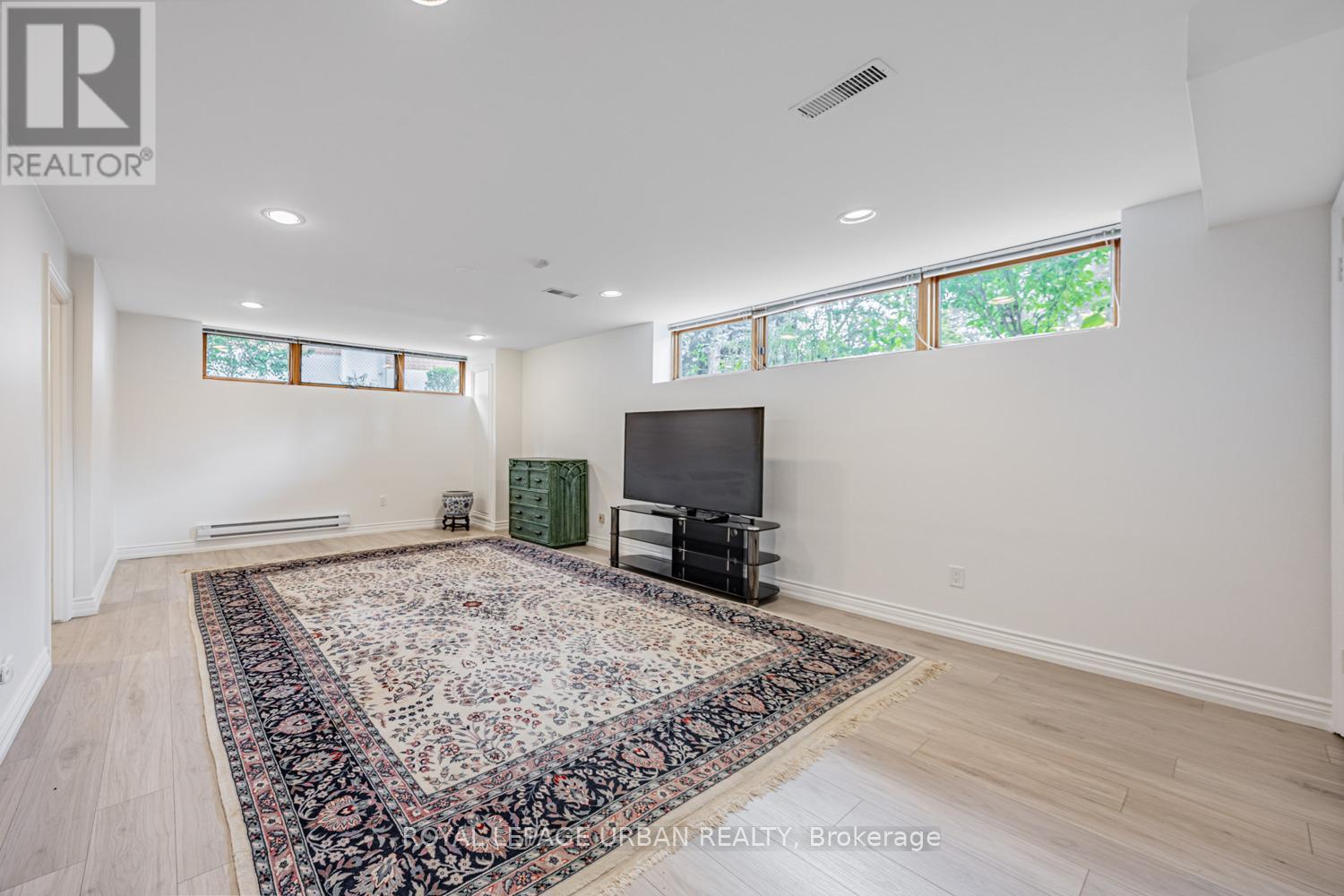 206 Sloane Avenue, Toronto, Ontario  M4A 2C6 - Photo 27 - C12460094