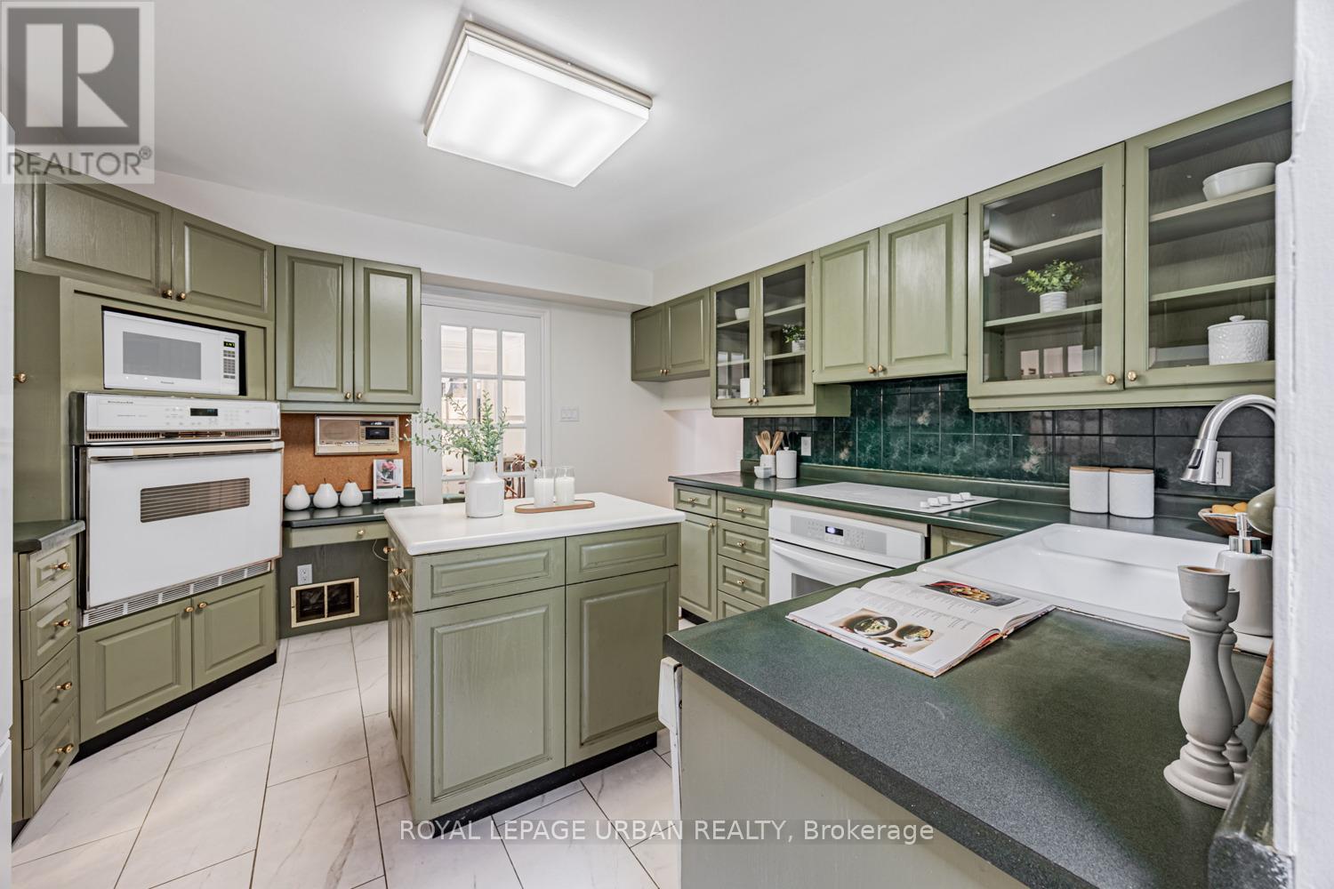 206 Sloane Avenue, Toronto, Ontario  M4A 2C6 - Photo 8 - C12460094