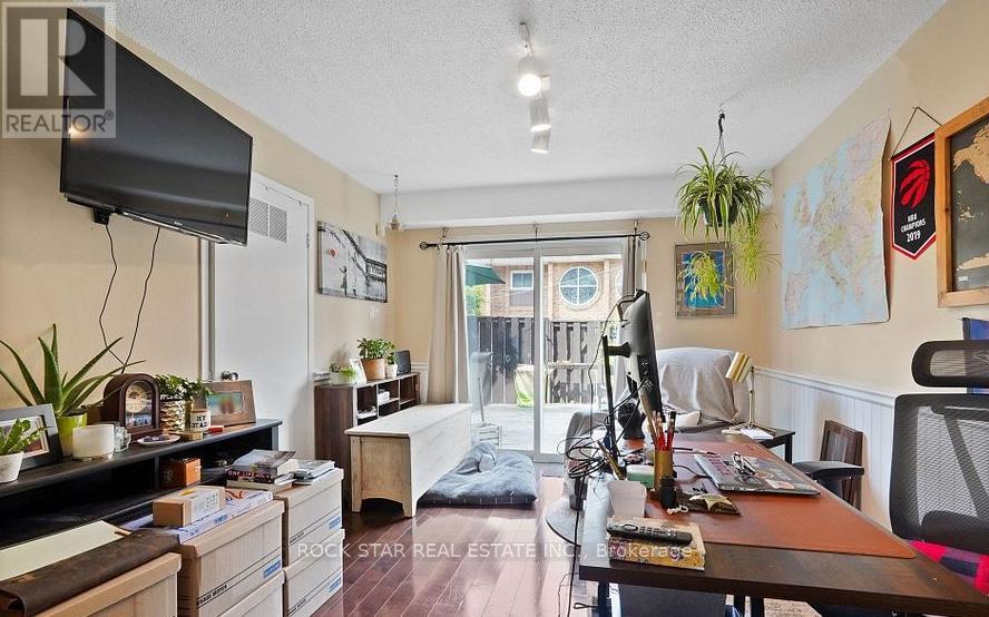 4 - 70 Upper Canada Drive, Toronto, Ontario  M2P 2A3 - Photo 18 - C12460133