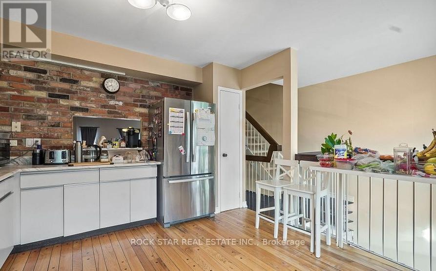 4 - 70 Upper Canada Drive, Toronto, Ontario  M2P 2A3 - Photo 2 - C12460133
