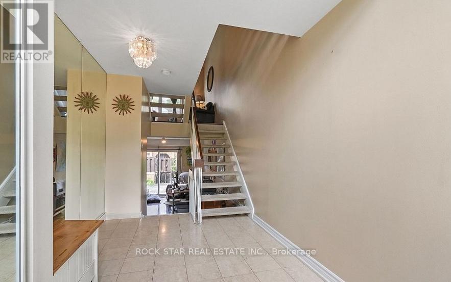 4 - 70 Upper Canada Drive, Toronto, Ontario  M2P 2A3 - Photo 7 - C12460133