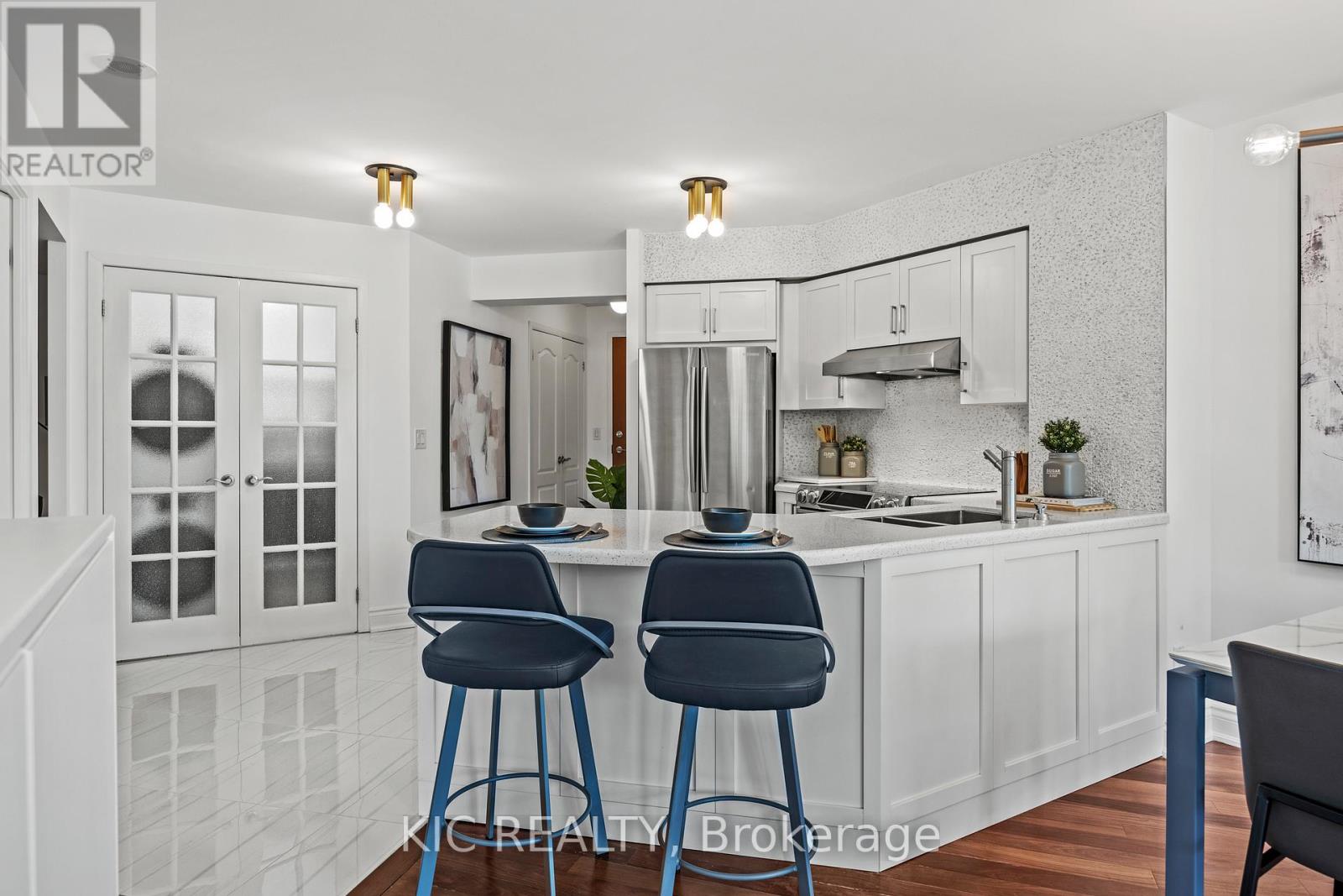 409 - 219 Fort York Boulevard, Toronto, Ontario  M5V 1B1 - Photo 5 - C12460222