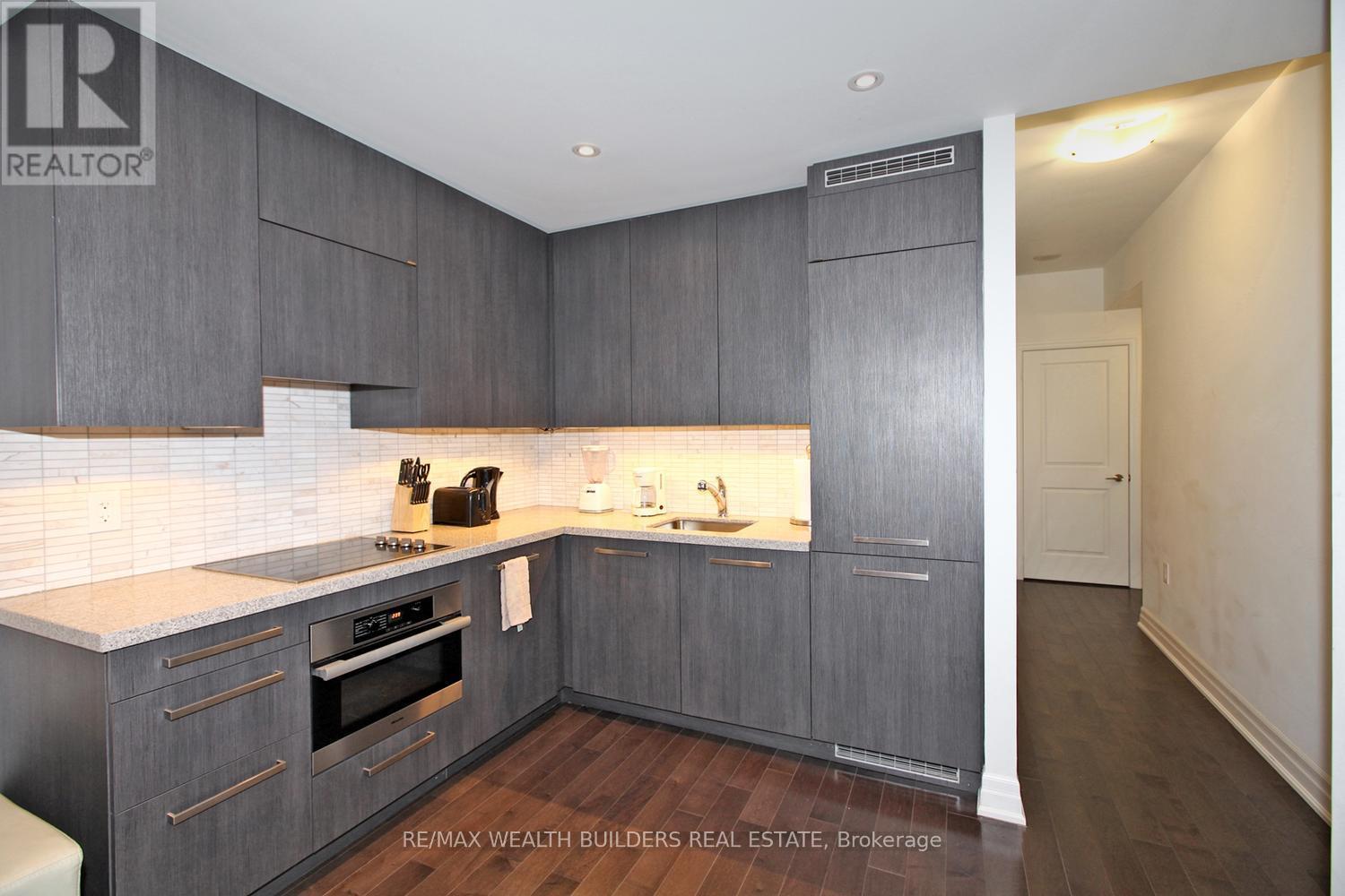 3512 - 8 The Esplanade Avenue, Toronto, Ontario  M5E 0A6 - Photo 16 - C12460229