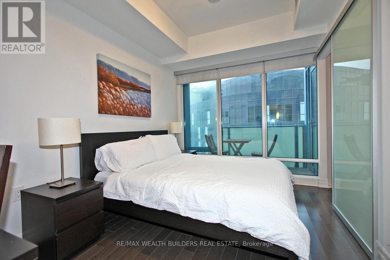 3512 - 8 The Esplanade Avenue, Toronto, Ontario  M5E 0A6 - Photo 18 - C12460229