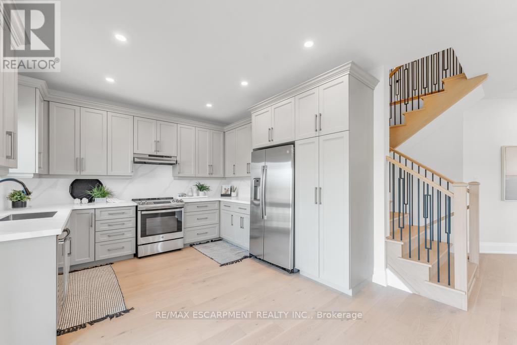 198 Kellogg Avenue, Hamilton, Ontario  L0R 1W0 - Photo 8 - X12459928