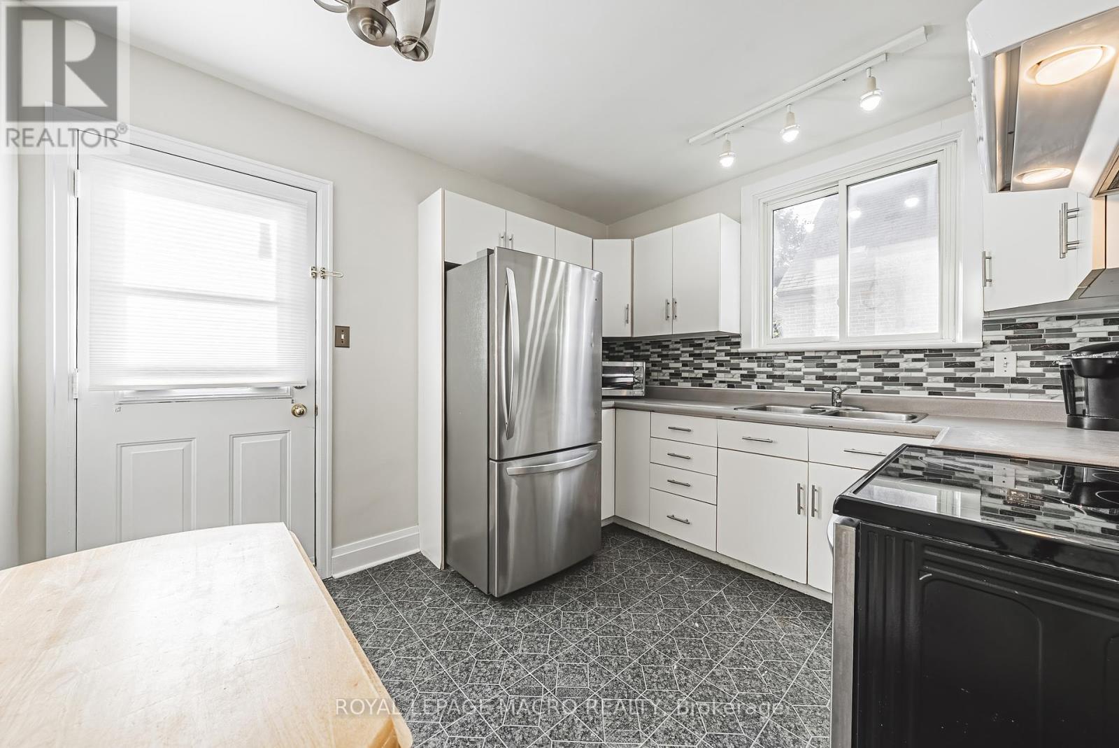 35 Ipswich Road, Hamilton, Ontario  L8K 3E8 - Photo 6 - X12459944