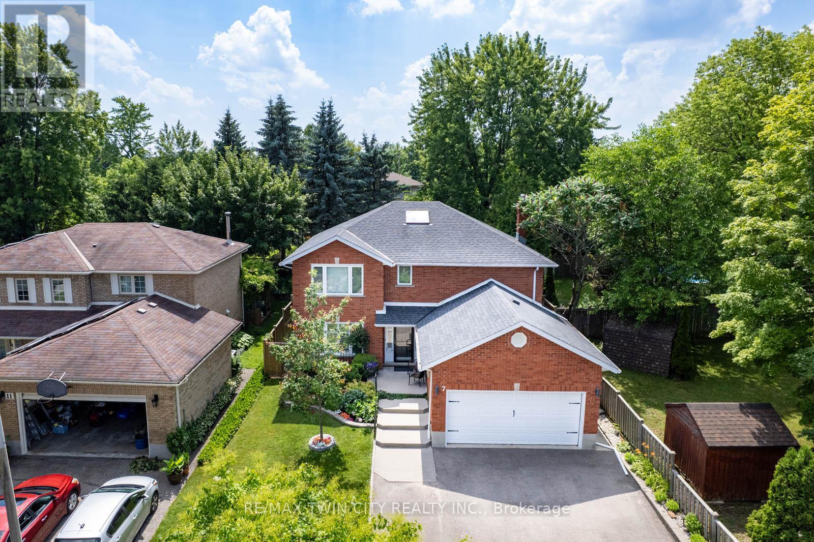 7 Chandos Drive, Kitchener, Ontario  N2A 3C2 - Photo 2 - X12459945