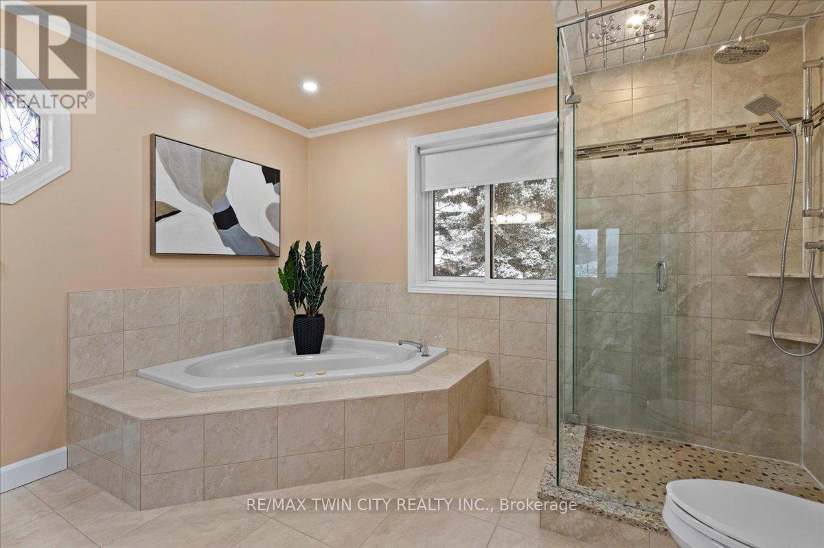 7 Chandos Drive, Kitchener, Ontario  N2A 3C2 - Photo 24 - X12459945