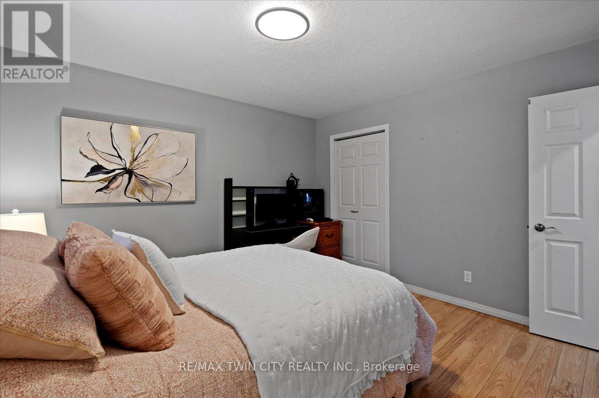 7 Chandos Drive, Kitchener, Ontario  N2A 3C2 - Photo 27 - X12459945