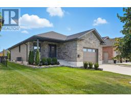 16 FORBES CRESCENT, North Perth, Ontario