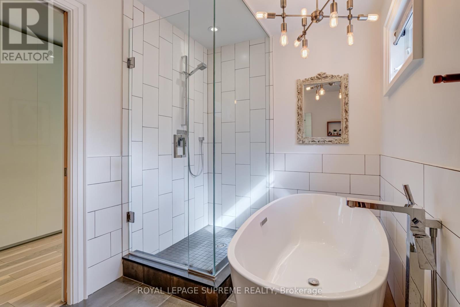 11 West Lynn Avenue, Toronto, Ontario  M4C 3V7 - Photo 15 - E12460192