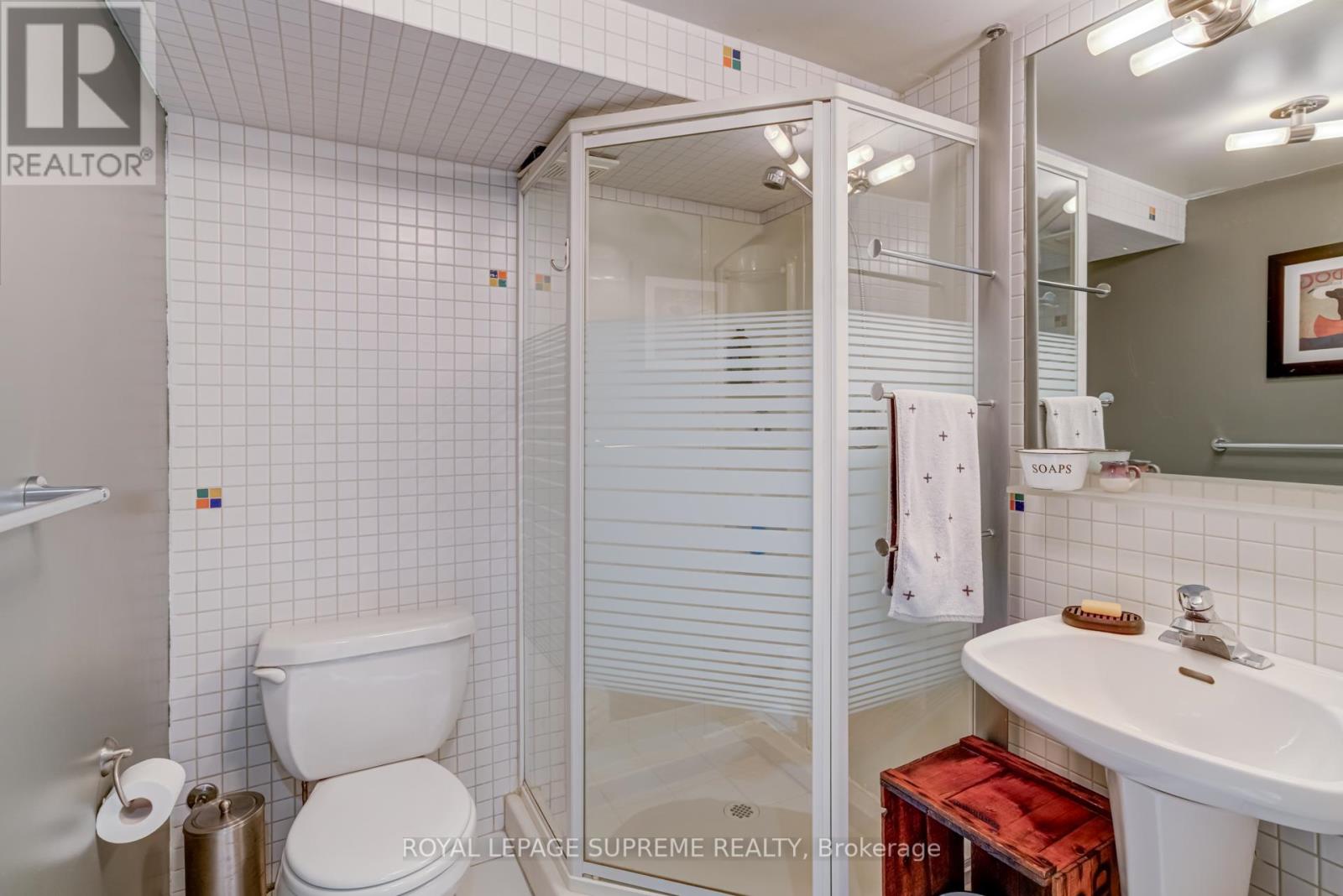 11 West Lynn Avenue, Toronto, Ontario  M4C 3V7 - Photo 24 - E12460192
