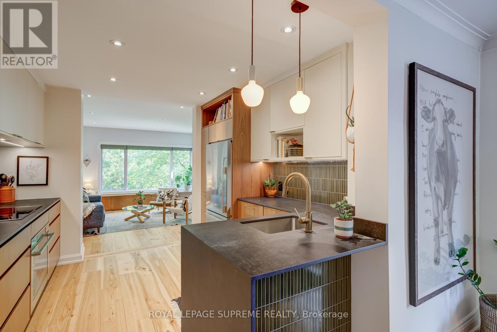 11 West Lynn Avenue, Toronto, Ontario  M4C 3V7 - Photo 8 - E12460192
