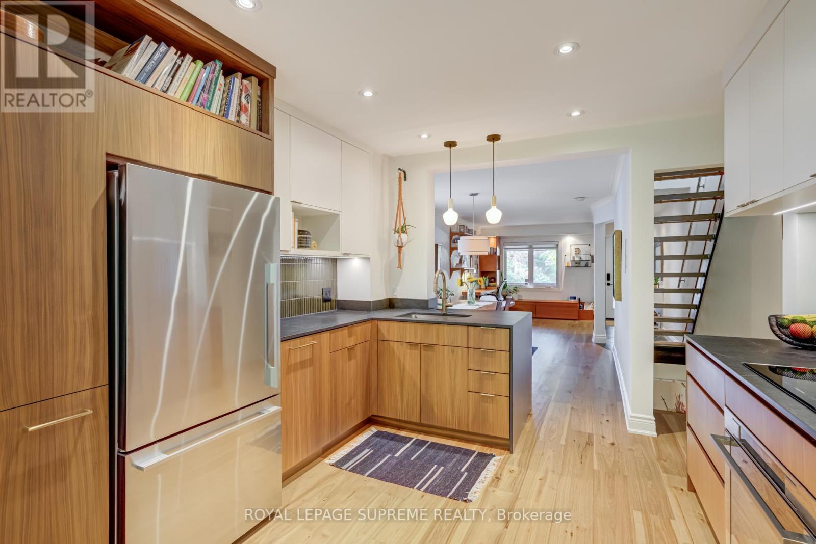 11 West Lynn Avenue, Toronto, Ontario  M4C 3V7 - Photo 9 - E12460192
