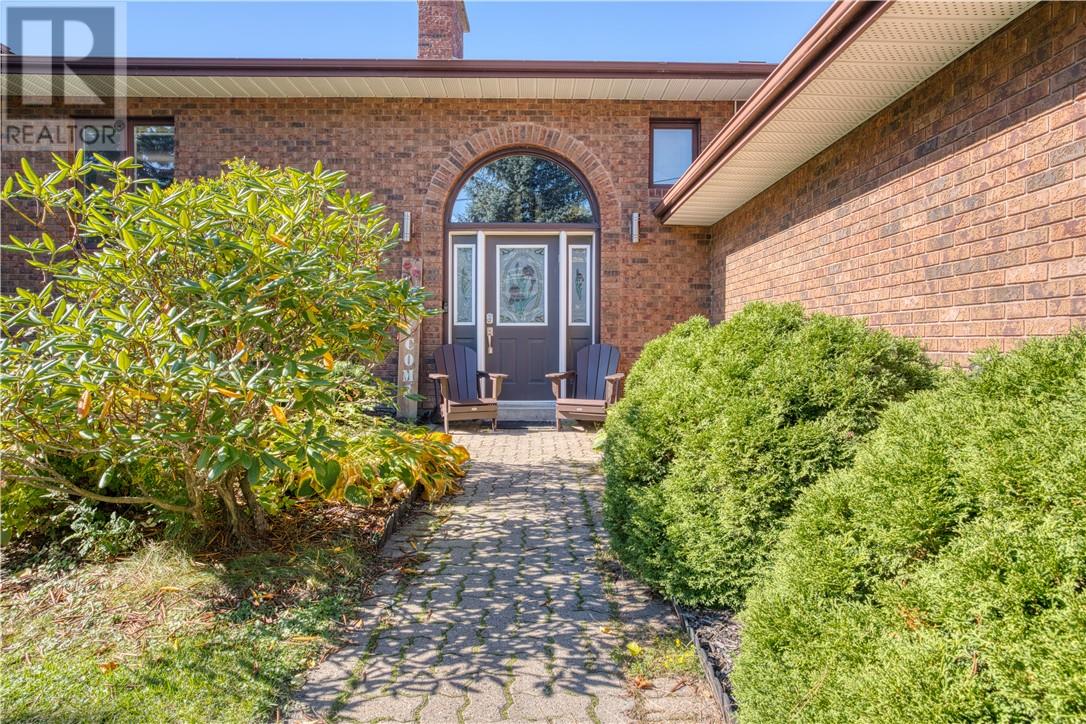 577 Kirkwood Drive, Sudbury, Ontario  P3E 6J6 - Photo 2 - 2125198
