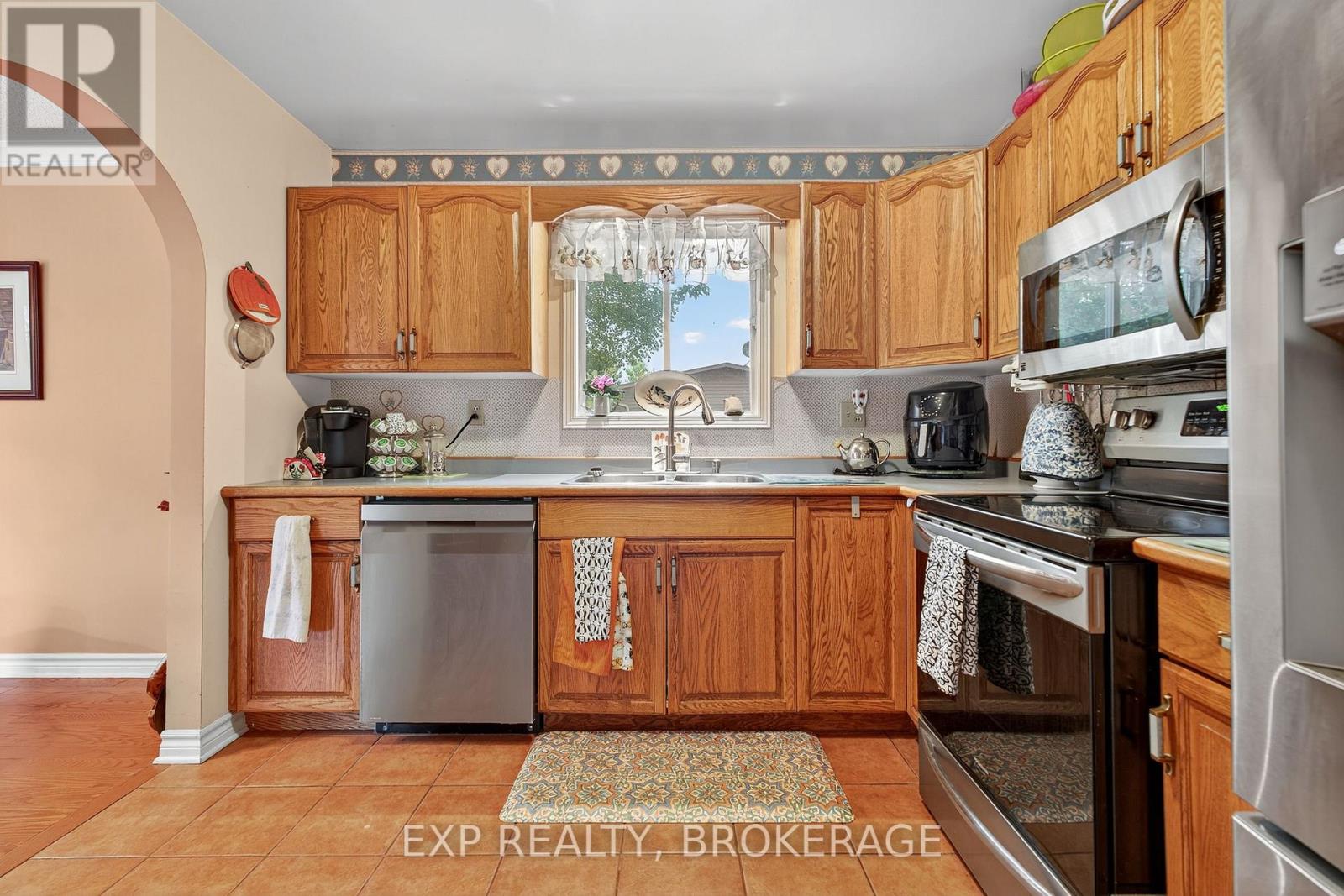 63 Southwood Crescent, Greater Napanee, Ontario  K7R 3L2 - Photo 11 - X12460160