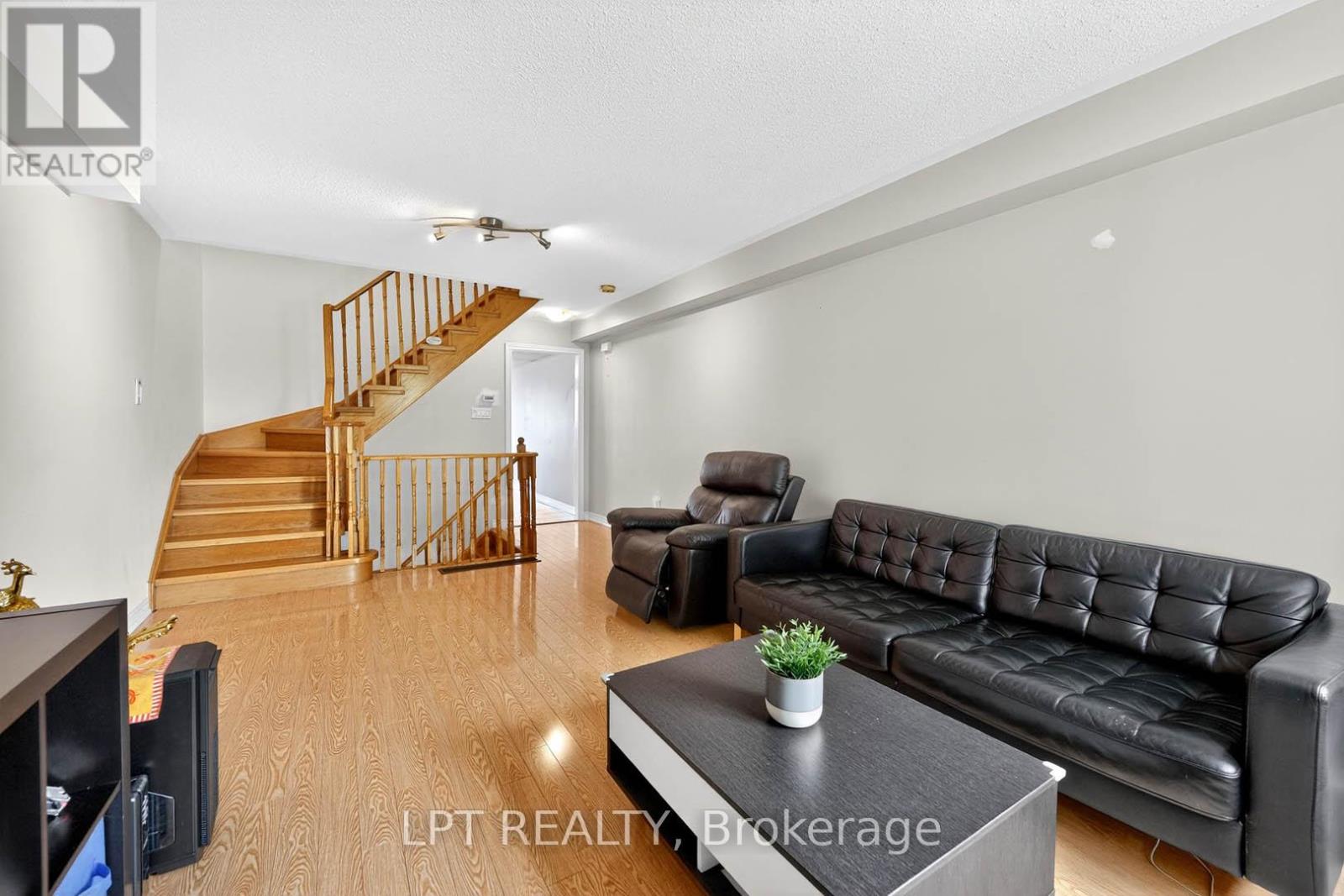 2624 Bur Oak Avenue, Markham, Ontario  L6B 1J2 - Photo 10 - N12460024