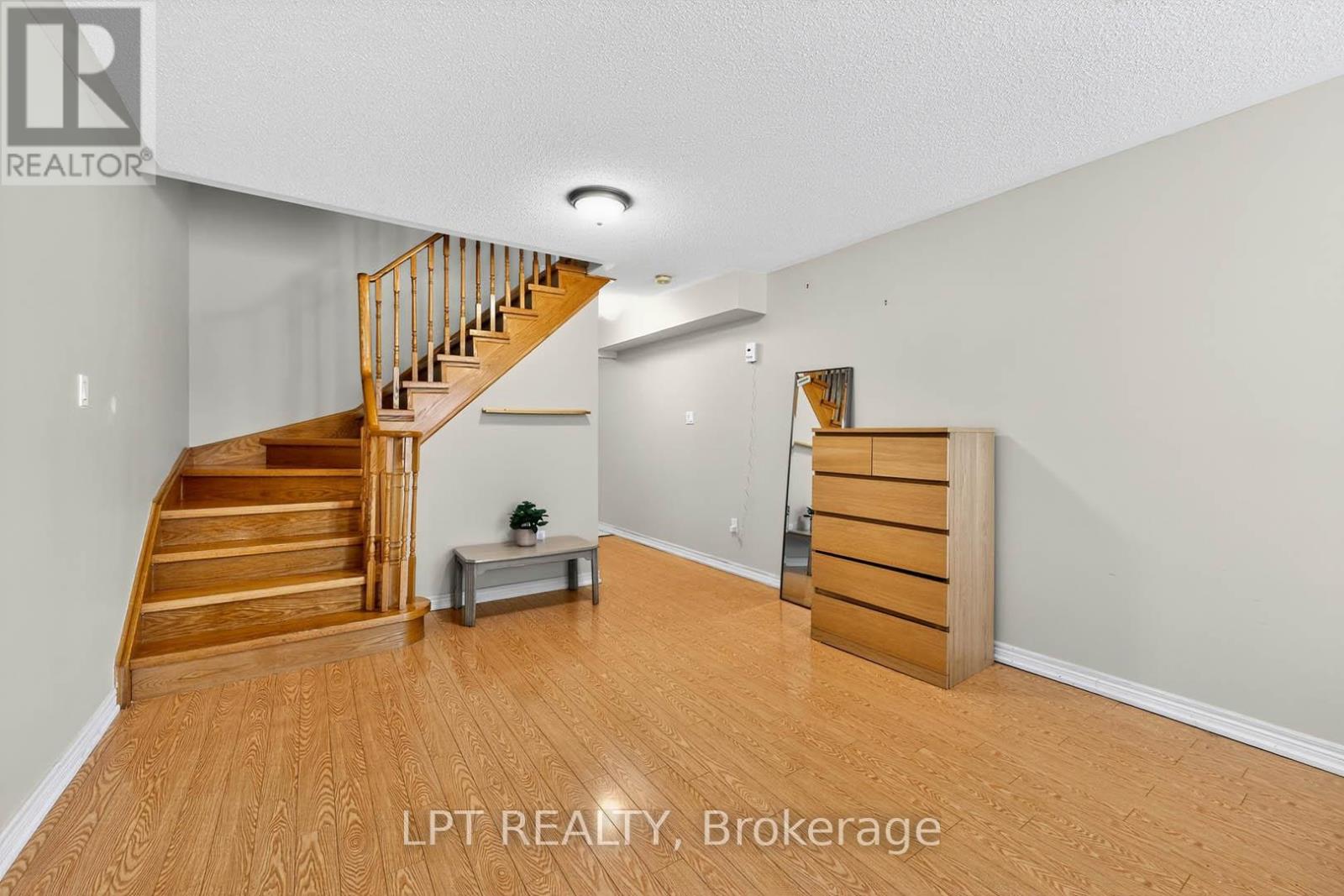 2624 Bur Oak Avenue, Markham, Ontario  L6B 1J2 - Photo 6 - N12460024