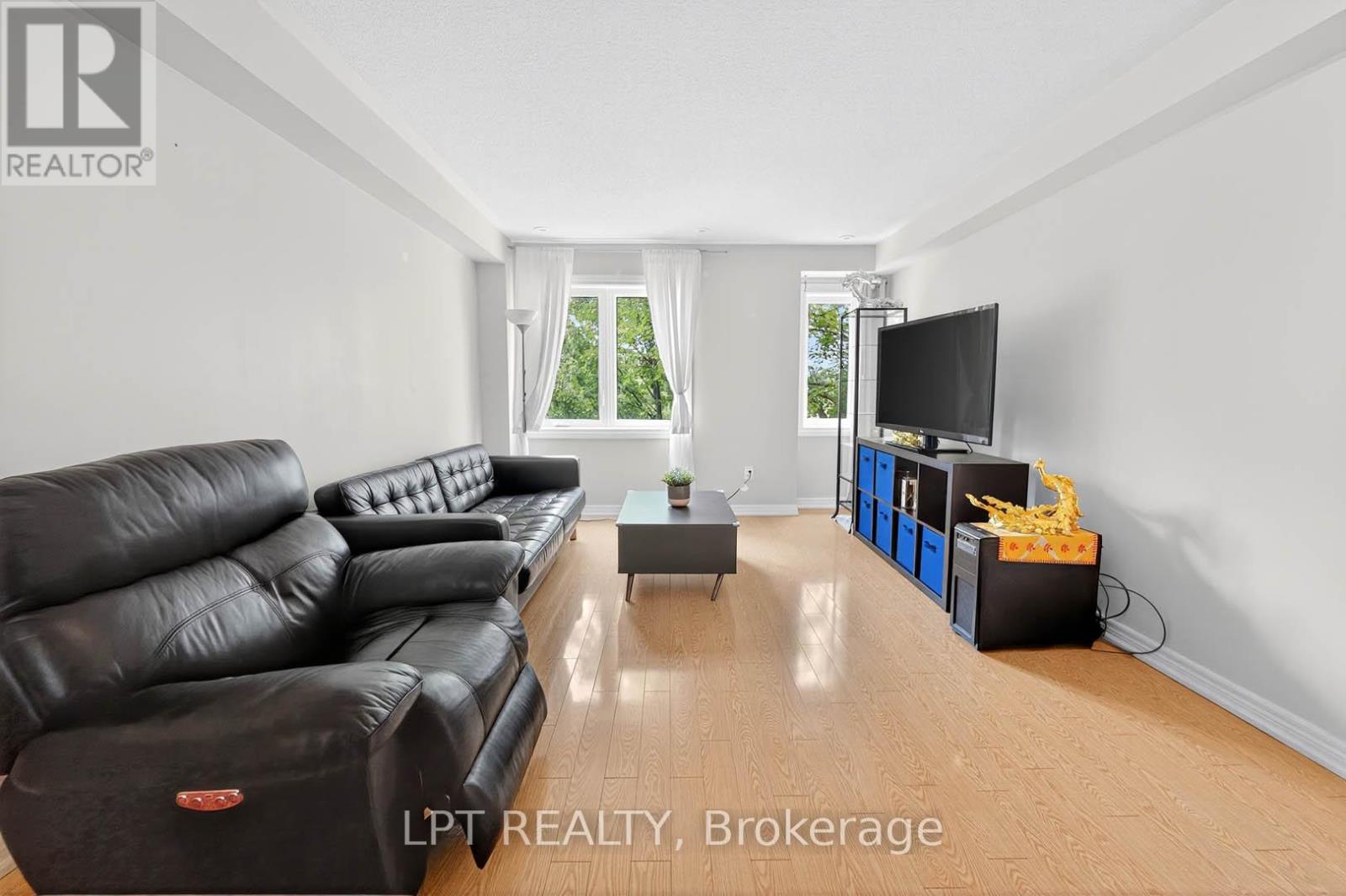 2624 Bur Oak Avenue, Markham, Ontario  L6B 1J2 - Photo 9 - N12460024