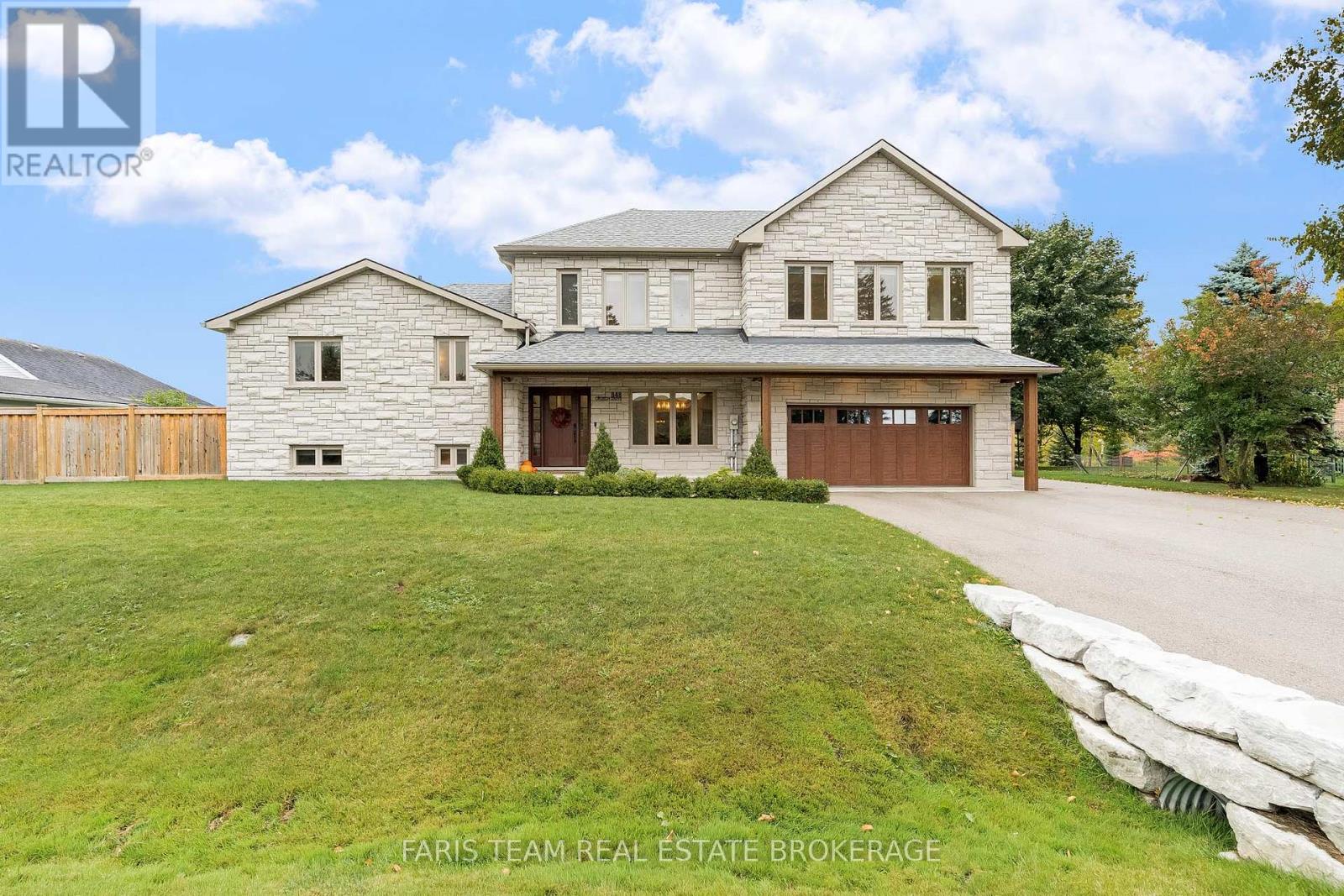 848 Church Drive, Innisfil, Ontario  L0L 1K0 - Photo 2 - N12460086