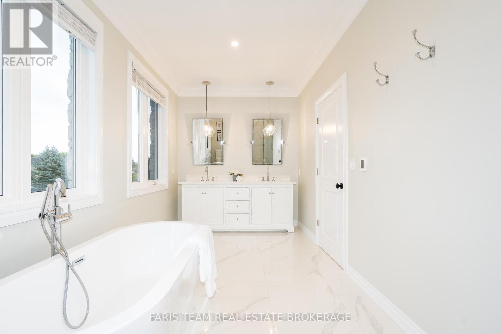848 Church Drive, Innisfil, Ontario  L0L 1K0 - Photo 24 - N12460086