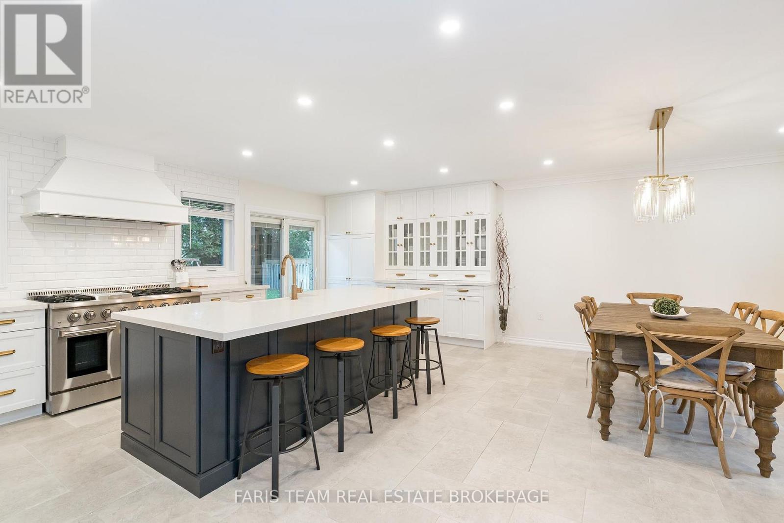 848 Church Drive, Innisfil, Ontario  L0L 1K0 - Photo 4 - N12460086