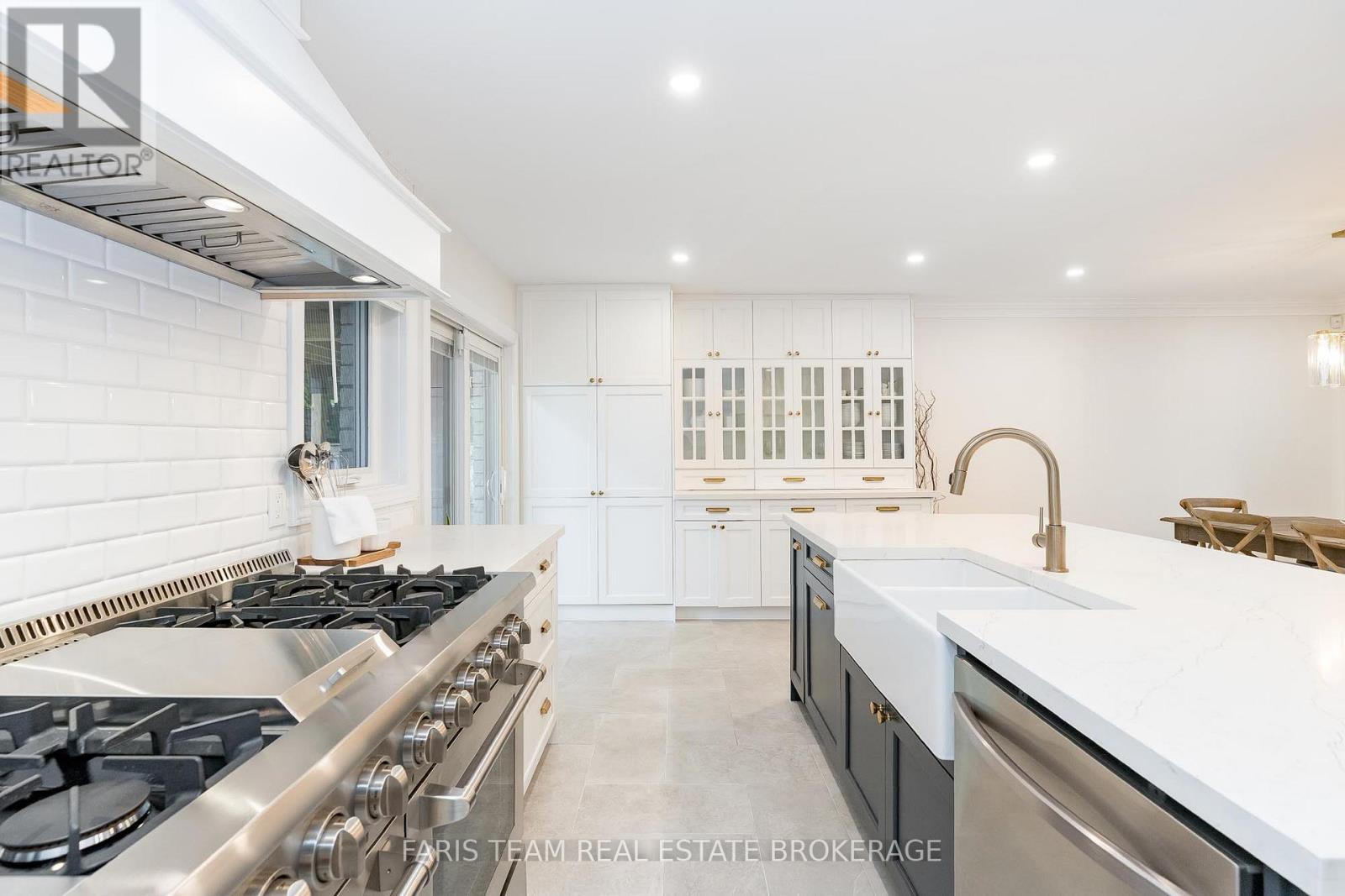 848 Church Drive, Innisfil, Ontario  L0L 1K0 - Photo 7 - N12460086