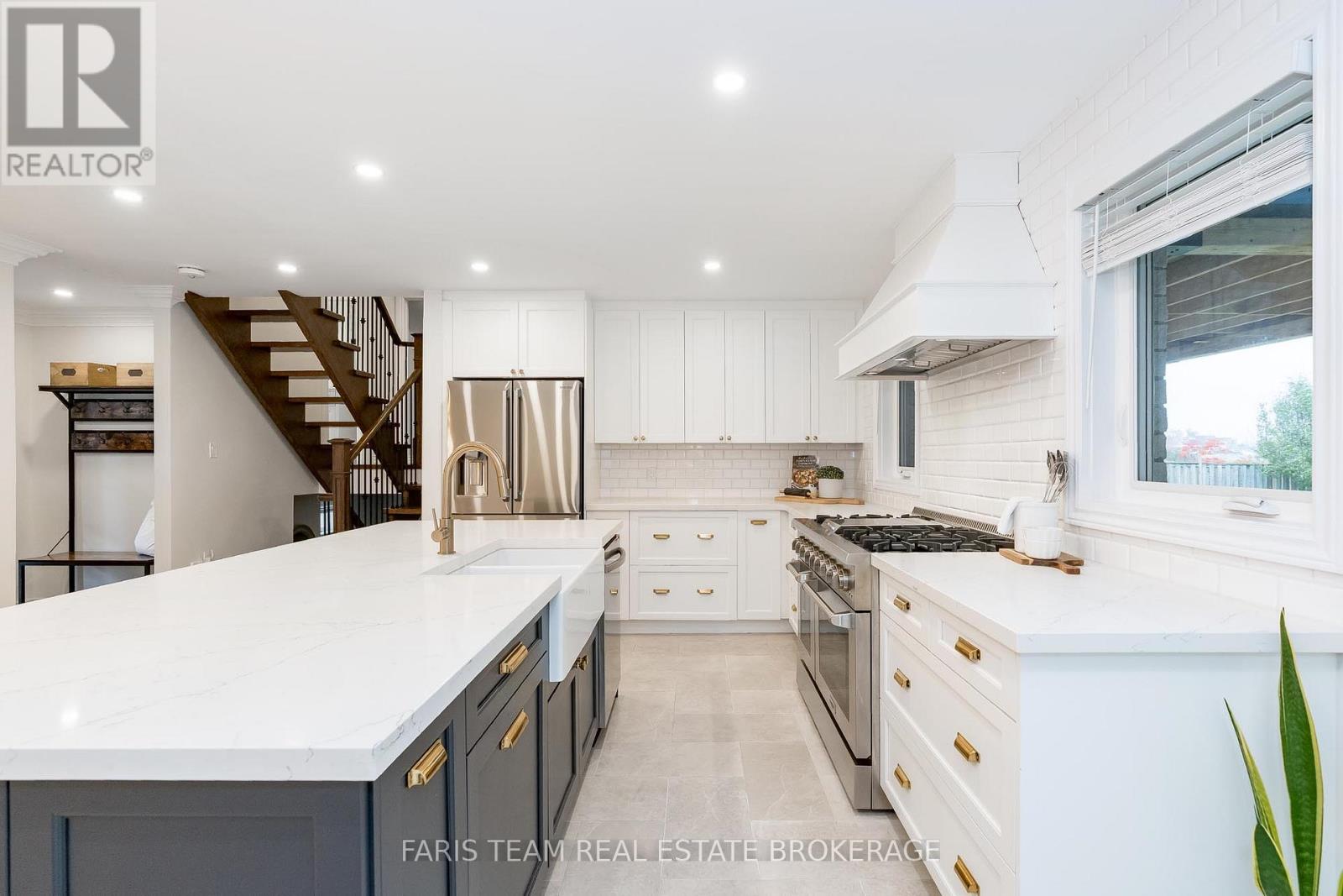 848 Church Drive, Innisfil, Ontario  L0L 1K0 - Photo 8 - N12460086