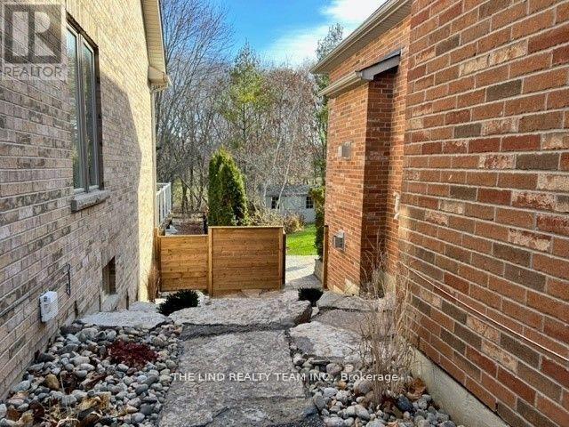 173 Roselena Drive, King, Ontario  L0G 1T0 - Photo 4 - N12460106