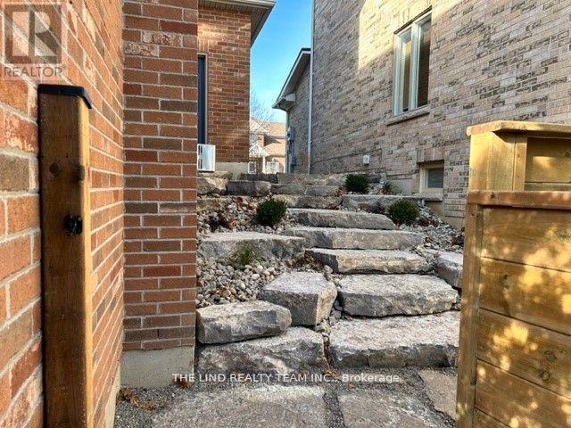 173 Roselena Drive, King, Ontario  L0G 1T0 - Photo 5 - N12460106