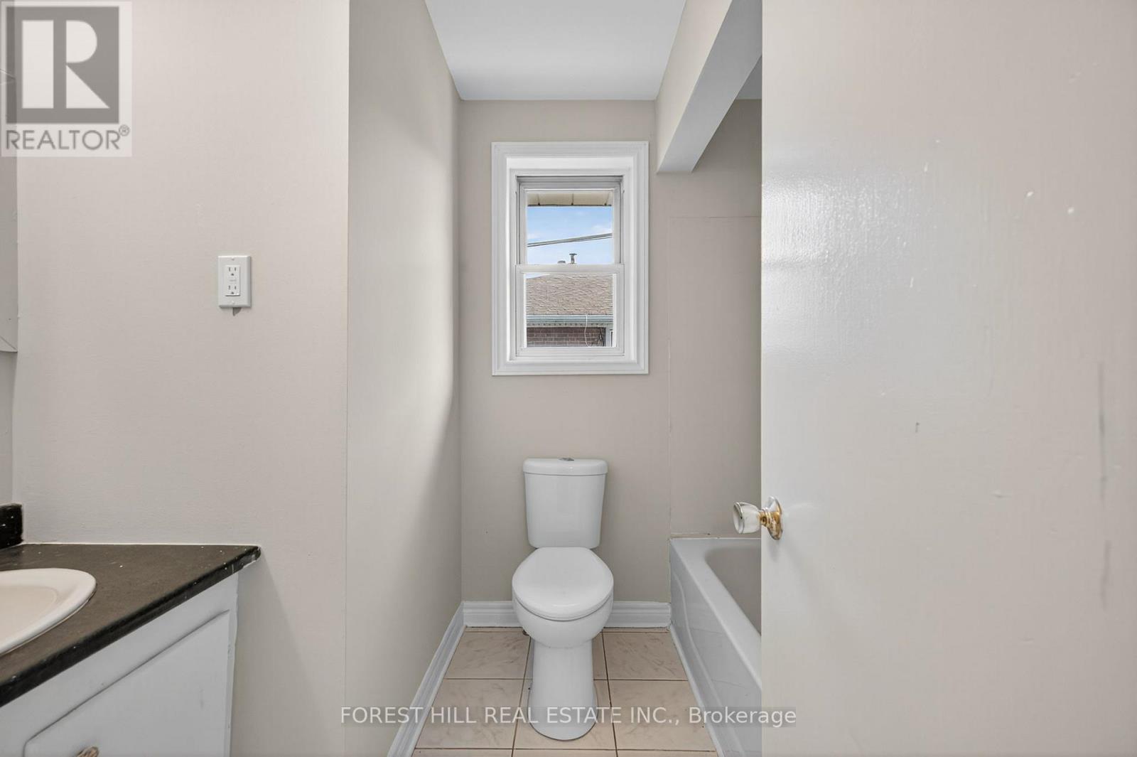 157 Septonne Avenue, Newmarket, Ontario  L3Y 2W4 - Photo 10 - N12460125