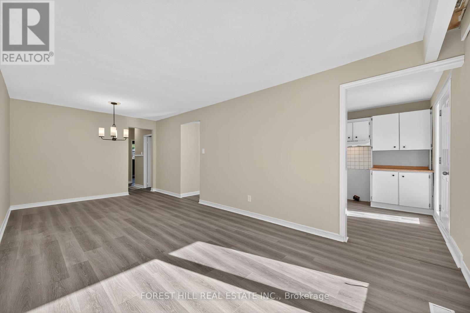 157 Septonne Avenue, Newmarket, Ontario  L3Y 2W4 - Photo 6 - N12460125