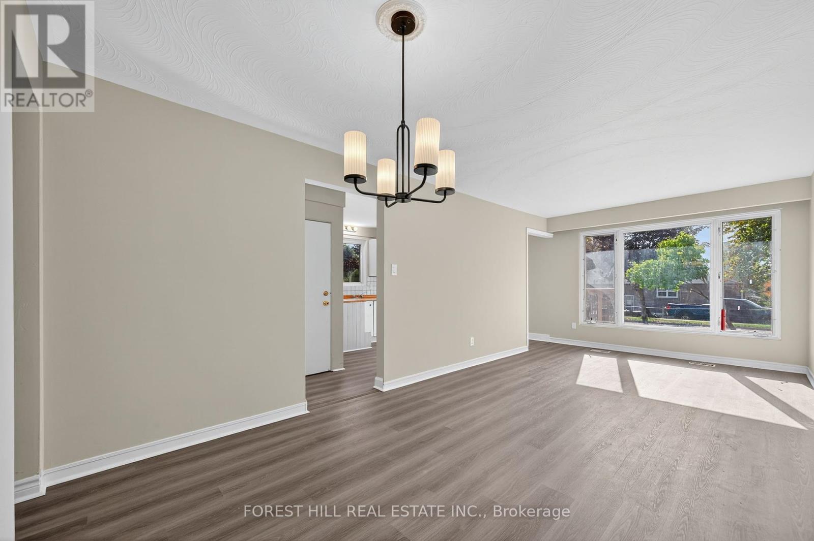 157 Septonne Avenue, Newmarket, Ontario  L3Y 2W4 - Photo 7 - N12460125