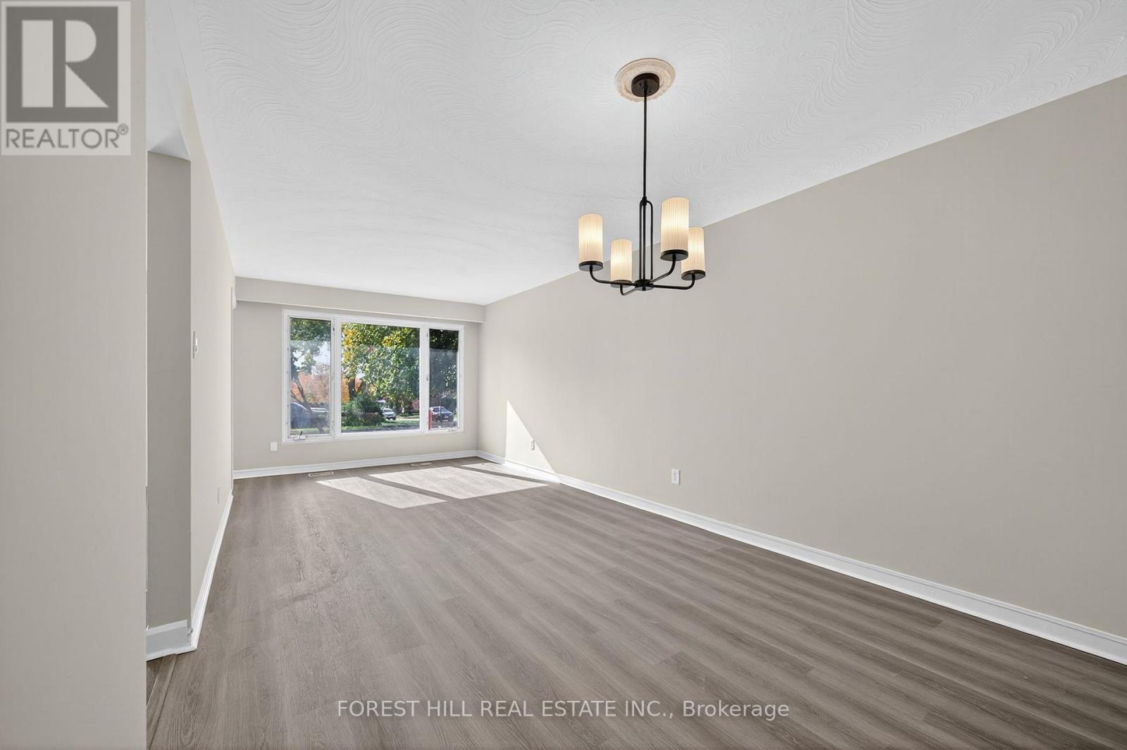 157 Septonne Avenue, Newmarket, Ontario  L3Y 2W4 - Photo 8 - N12460125