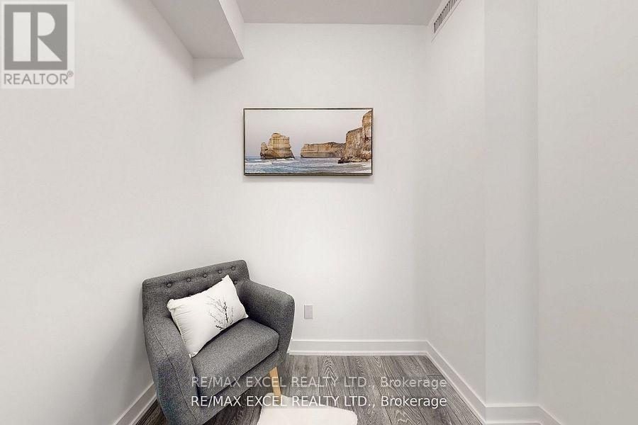 318 - 8888 Yonge Street, Richmond Hill, Ontario  L4C 5V6 - Photo 4 - N12460127