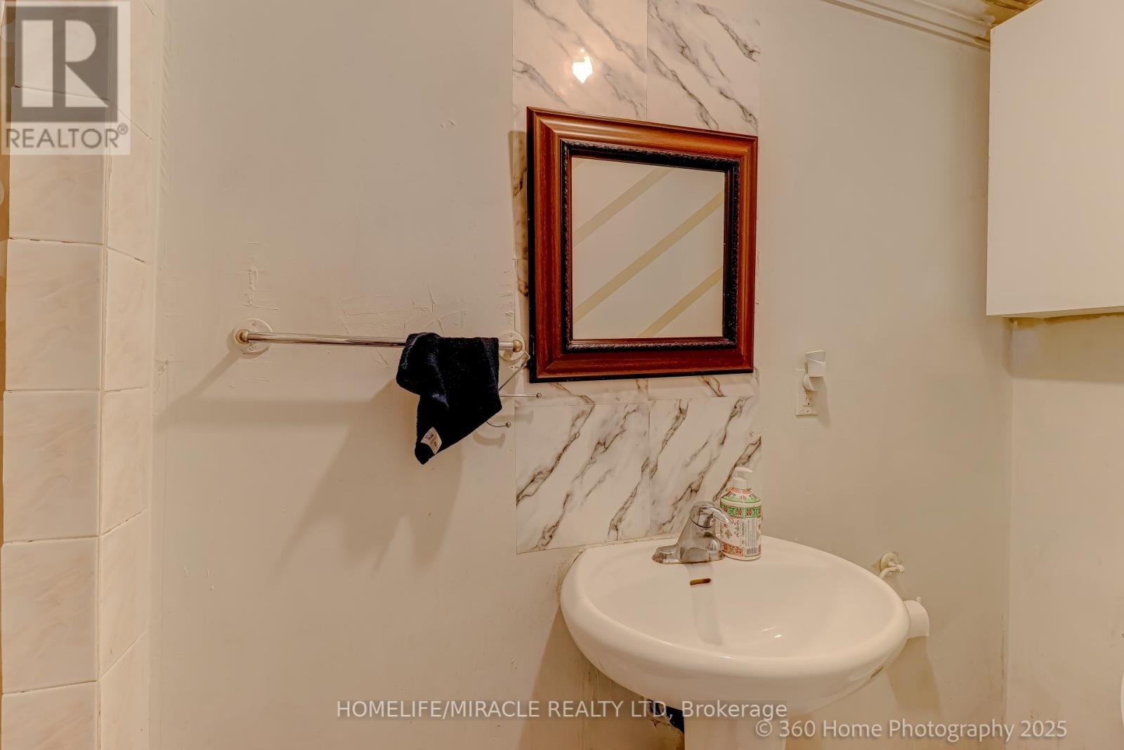 7 Creekwood Court, Vaughan, Ontario  L4L 9E6 - Photo 27 - N12460128