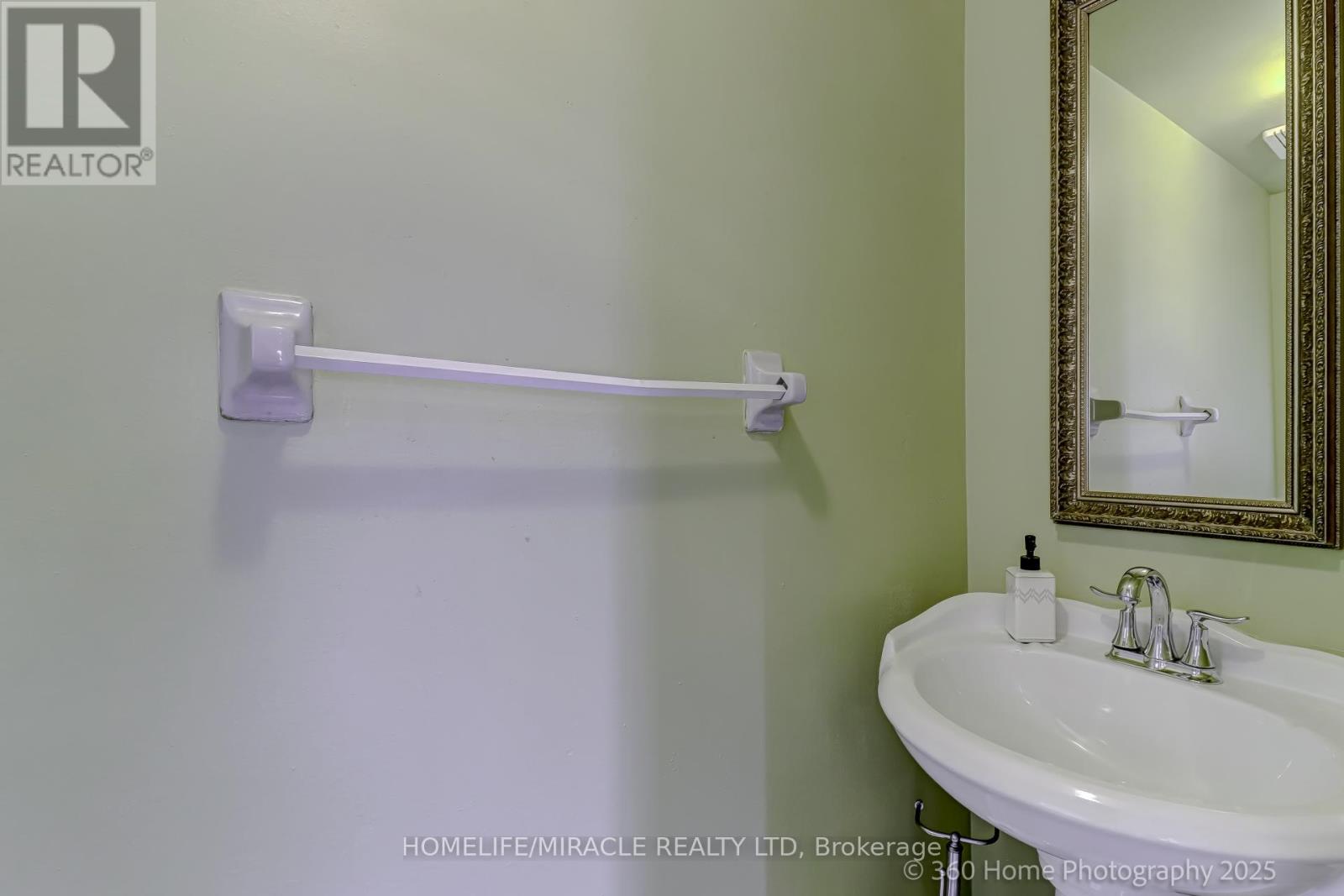 7 Creekwood Court, Vaughan, Ontario  L4L 9E6 - Photo 7 - N12460128