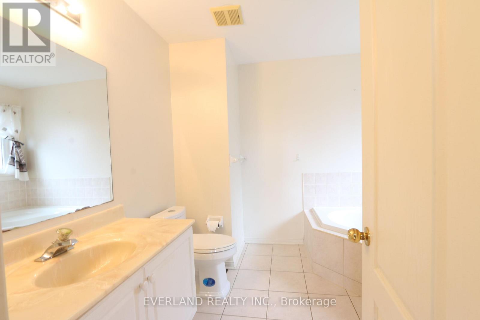 Upper - 49 Falling River Drive, Richmond Hill, Ontario  L4S 2R1 - Photo 10 - N12460148