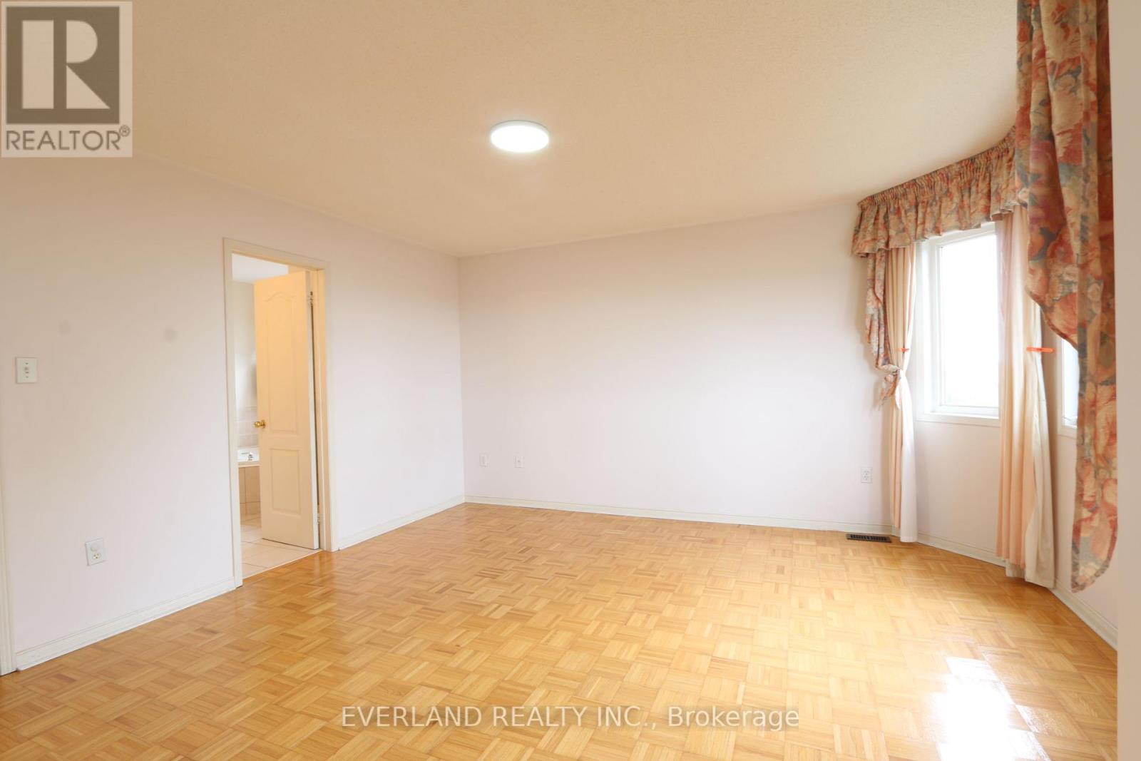 Upper - 49 Falling River Drive, Richmond Hill, Ontario  L4S 2R1 - Photo 13 - N12460148