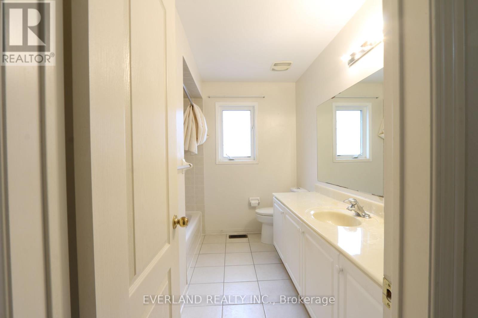 Upper - 49 Falling River Drive, Richmond Hill, Ontario  L4S 2R1 - Photo 15 - N12460148