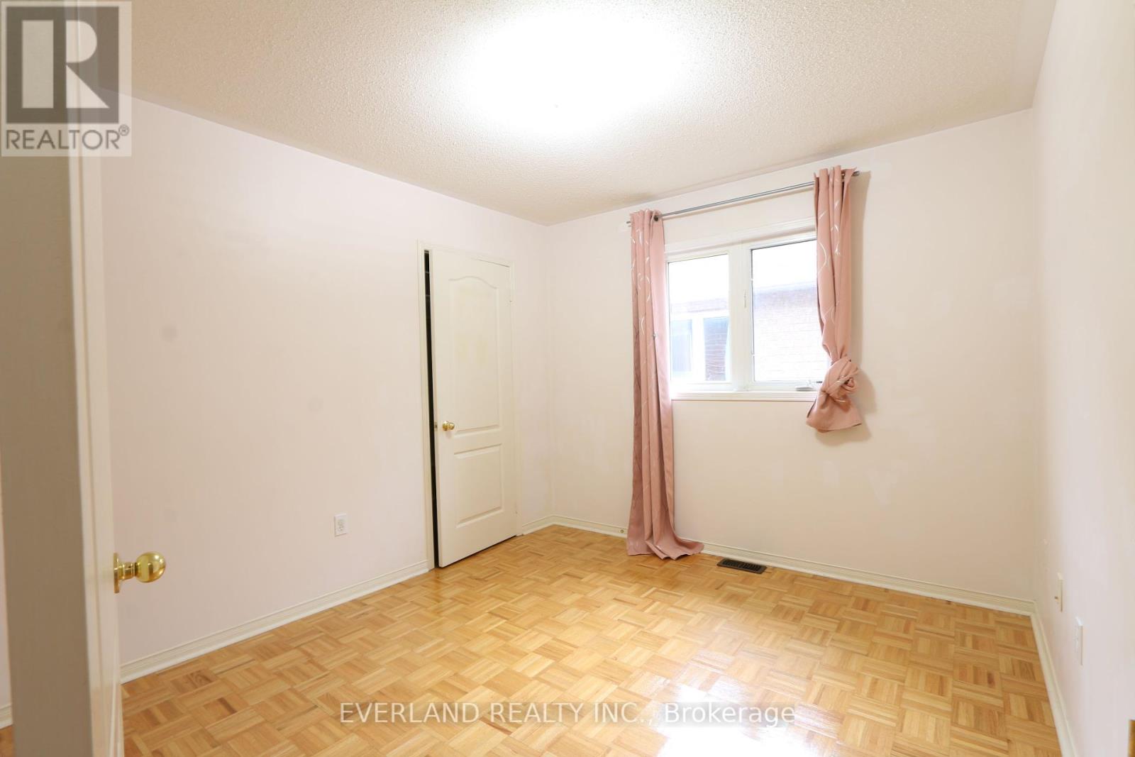 Upper - 49 Falling River Drive, Richmond Hill, Ontario  L4S 2R1 - Photo 16 - N12460148