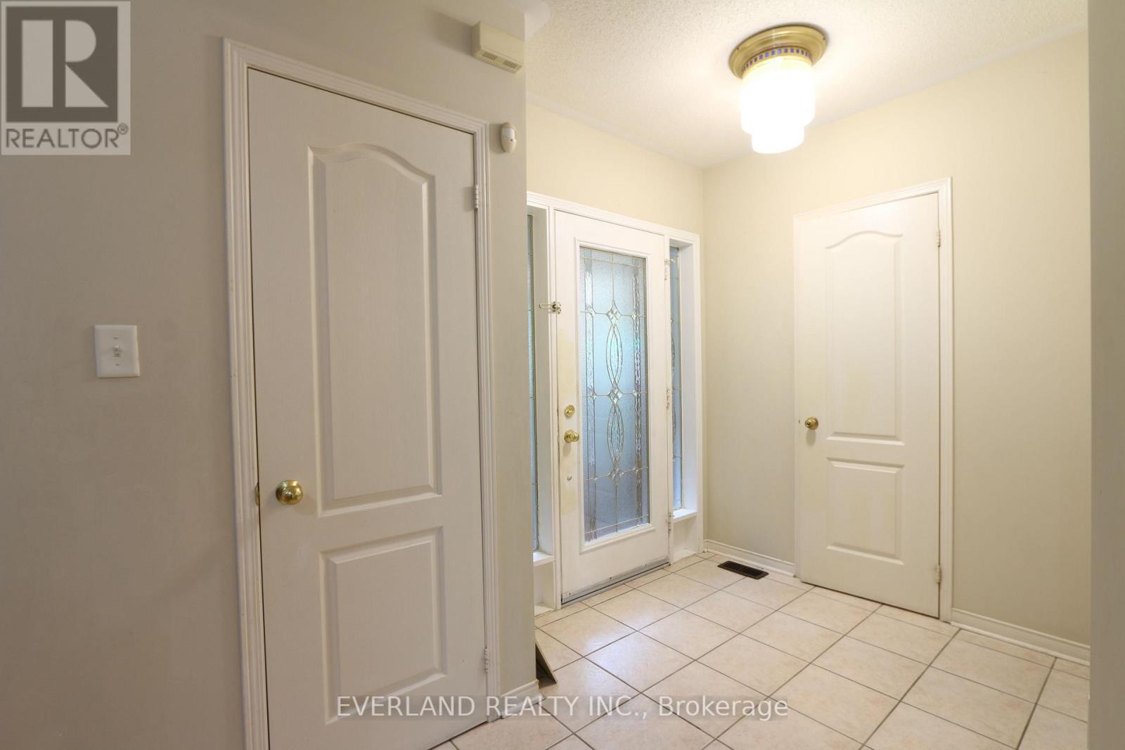 Upper - 49 Falling River Drive, Richmond Hill, Ontario  L4S 2R1 - Photo 2 - N12460148