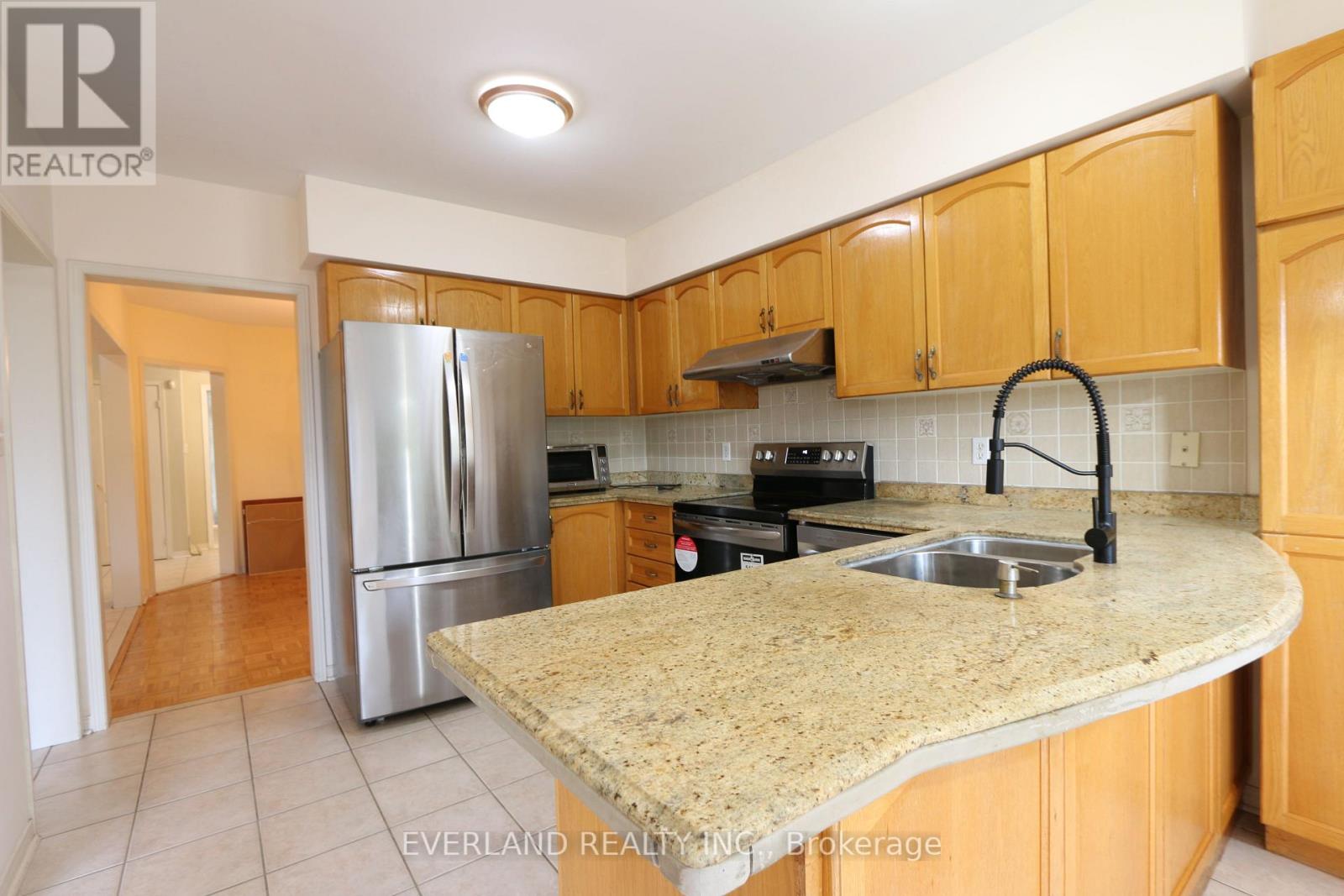 Upper - 49 Falling River Drive, Richmond Hill, Ontario  L4S 2R1 - Photo 24 - N12460148