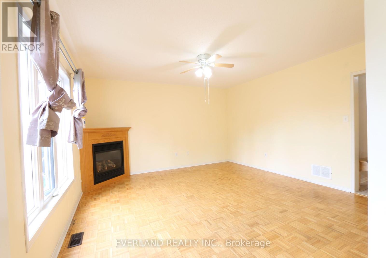 Upper - 49 Falling River Drive, Richmond Hill, Ontario  L4S 2R1 - Photo 3 - N12460148