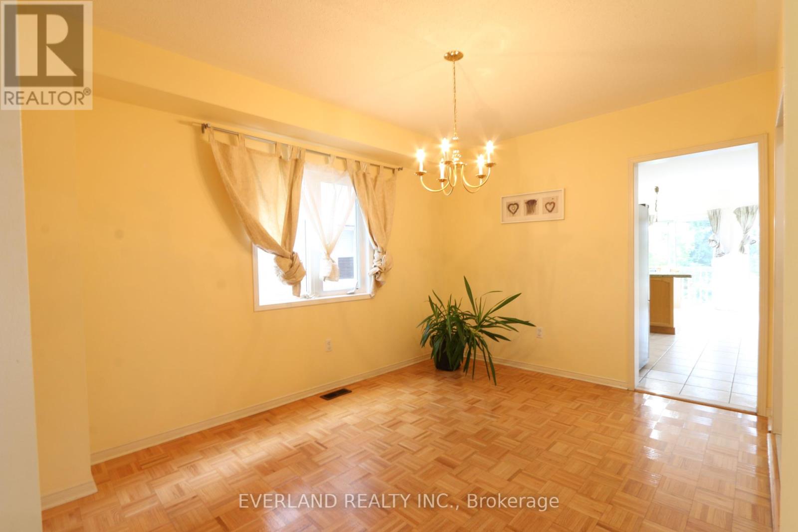 Upper - 49 Falling River Drive, Richmond Hill, Ontario  L4S 2R1 - Photo 5 - N12460148