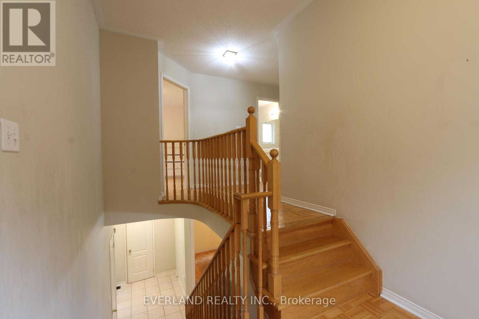 Upper - 49 Falling River Drive, Richmond Hill, Ontario  L4S 2R1 - Photo 6 - N12460148