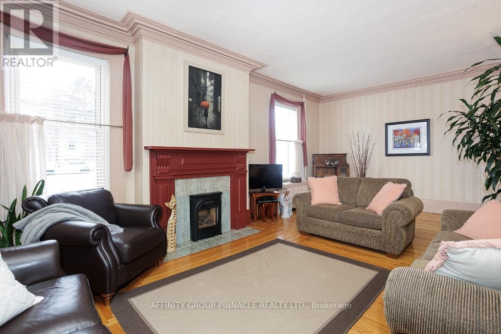 22 Francis Street, Kawartha Lakes, Ontario  K9V 3R6 - Photo 7 - X12460238