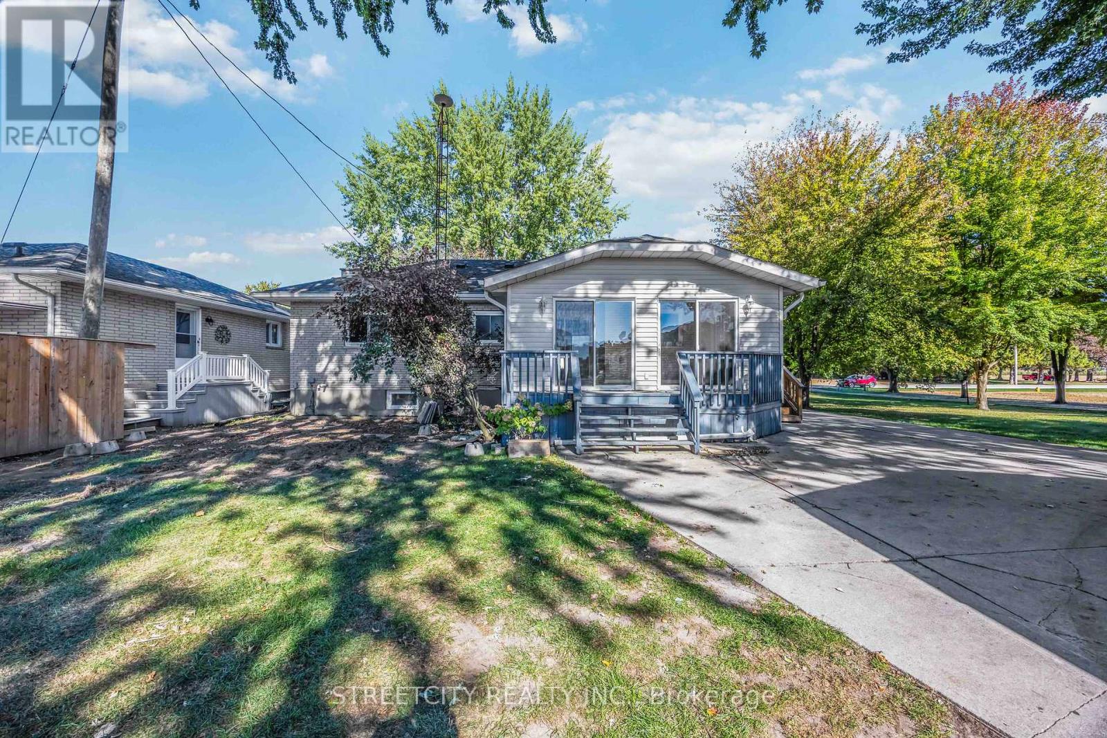 4767 St. Clair Parkway, St. Clair, Ontario  N0P 2B0 - Photo 37 - X12460306
